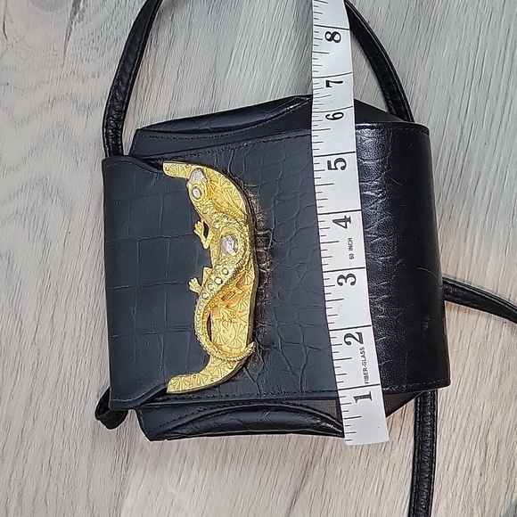 Karam Handbags Inc. Gold Lizard crossbody bag - Picture 13 of 15